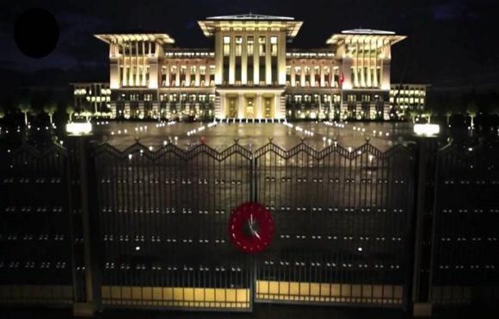 Memurlar bir saray etmedi